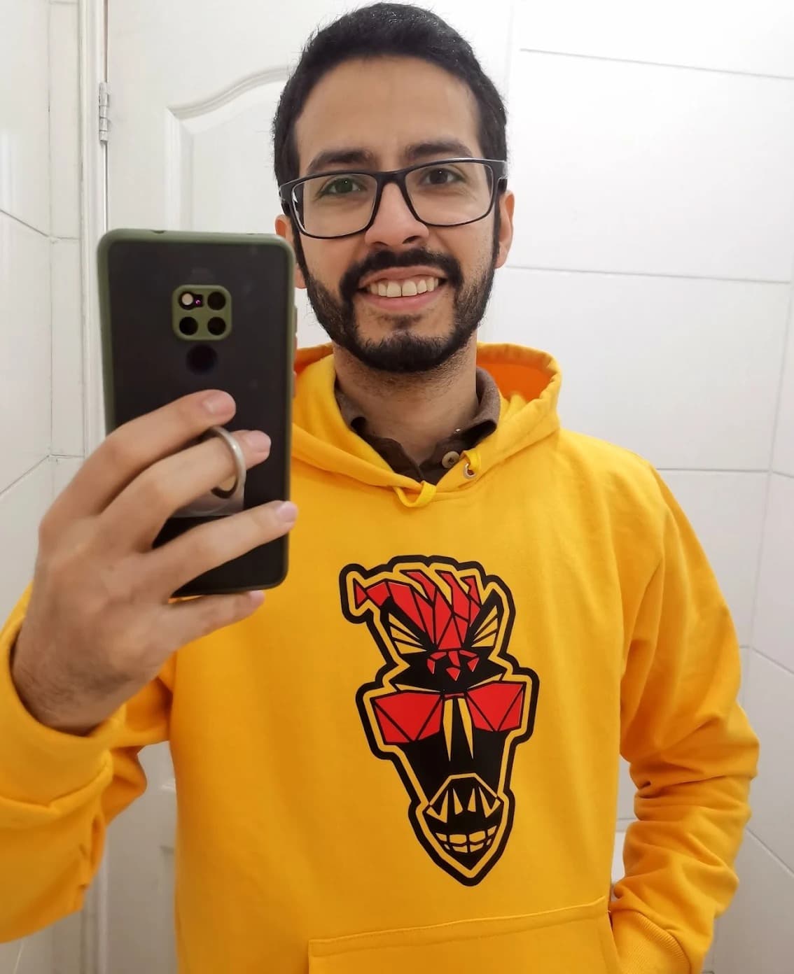 Polerón amarillo estampado con arte personalizado