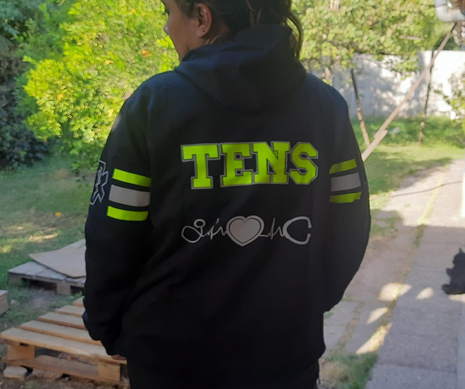 Estampado DTF de alta fidelidad para equipo clínico de turno